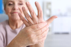 Reumatyzm u osób starszych - jak sobie z nim radzić